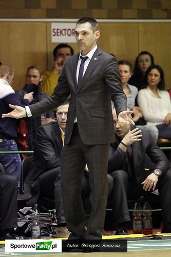 W niedzielę trener Turowa wielokrotnie rozkładał ręce