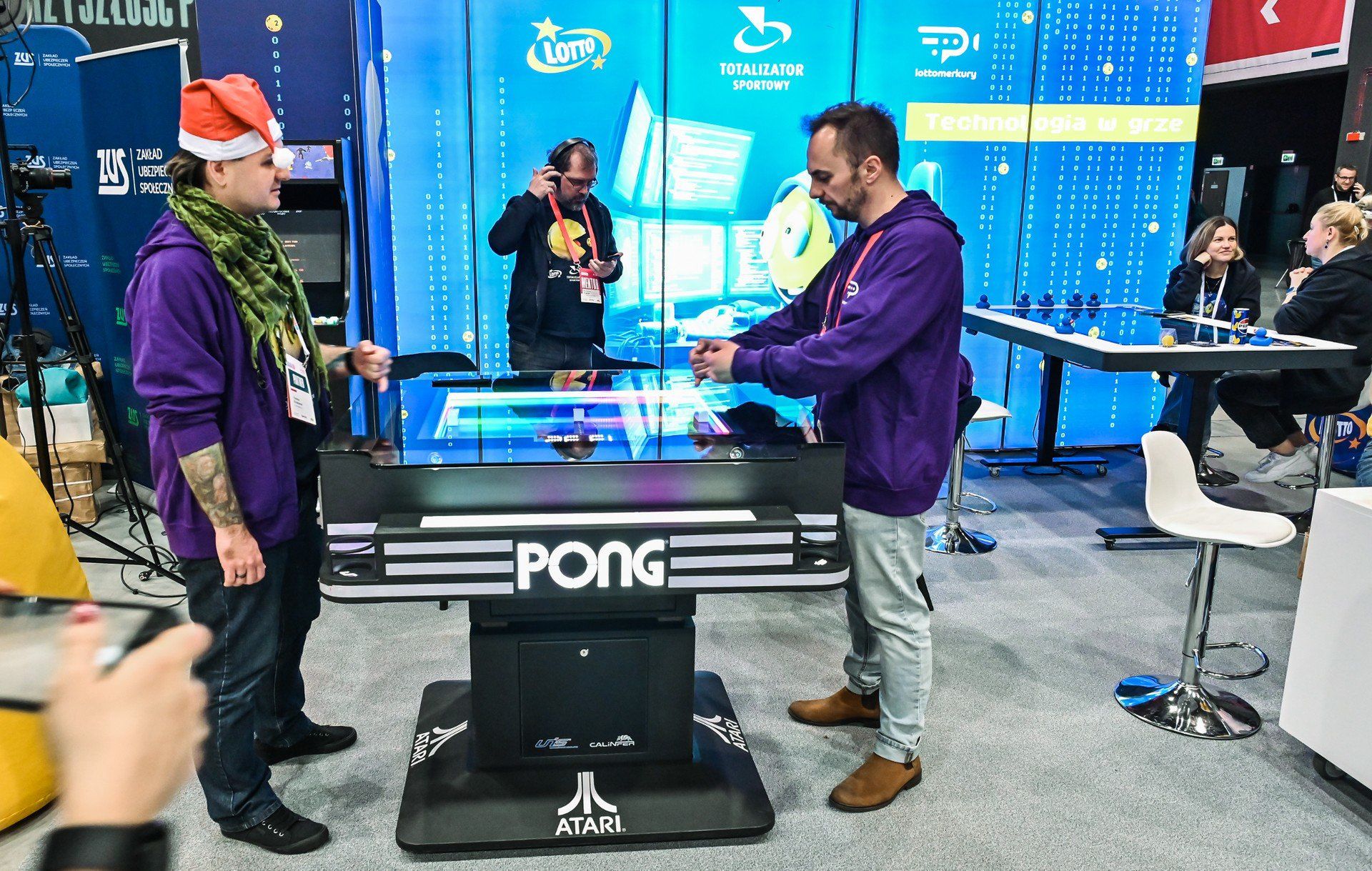 Podczas 24-godzinnego maratonu zespoły mierzyły się z wyzwaniami przygotowanymi m.in. przez ministerstwa, spółki Skarbu Państwa oraz różne służby. Wypracowane w Bydgoszczy rozwiązania mają w niedalekiej przyszłości poprawić jakość usług oferowanych obywatelom i funkcjonowanie administracji publicznej.