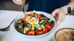 Dieta popularna zwłaszcza wśród młodych. Niepokojące wyniki badań