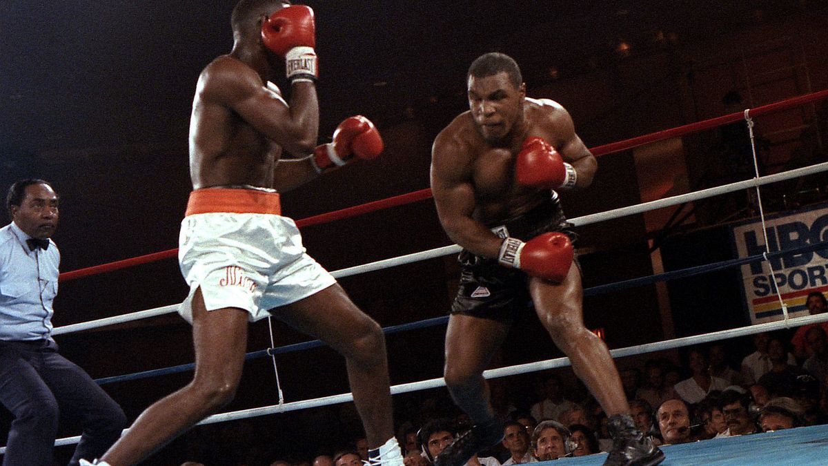 Mike Tyson (P) i Jose Ribalta (L)