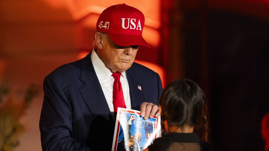 US President Donald Trump and first lady Melania Trump host a Halloween trick-or-treat event on the South Lawn of the White House in Washington, DC, USA, 30 October 2025. EPA/AARON SCHWARTZ Dostawca: PAP/EPA.