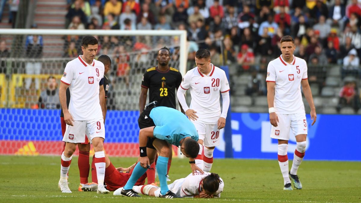 PAP / Andrzej Lange / Na zdjęciu: piłkarze reprezentacji Polski. Na boisku leży Grzegorz Krychowiak