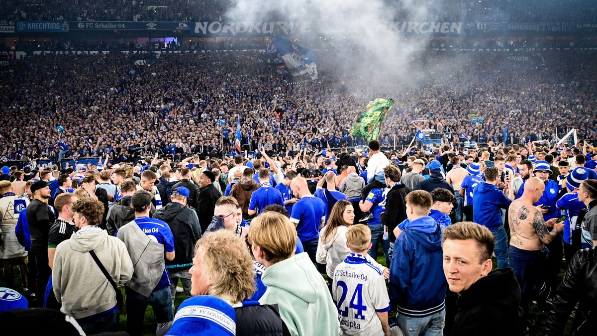 Zdjęcie okładkowe artykułu: PAP/EPA /  / Schalke wraca do Bundesligi