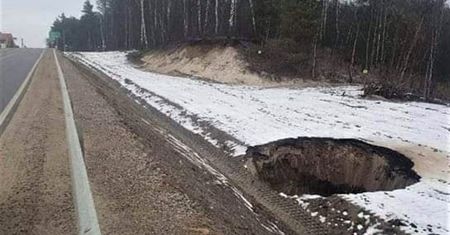 Nowe zapadlisko przy obwodnicy. Ruch wstrzymany do odwołania