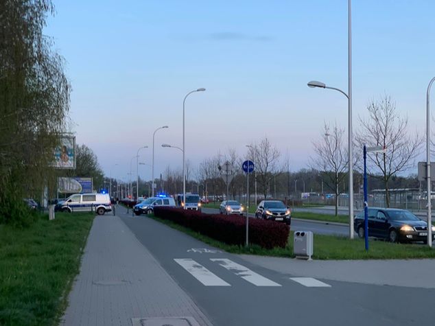 Policja pod stadionem we Wrocławiu. Fot. Łukasz Kuczera/WP SportoweFakty