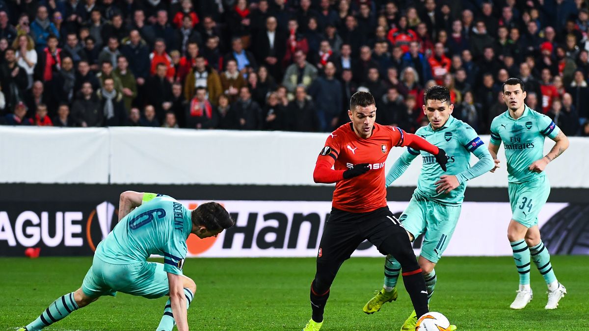 Newspix /  Baptiste Fernandez/Icon Sport / Na zdjęciu: Hatem Ben Arfa przy piłce