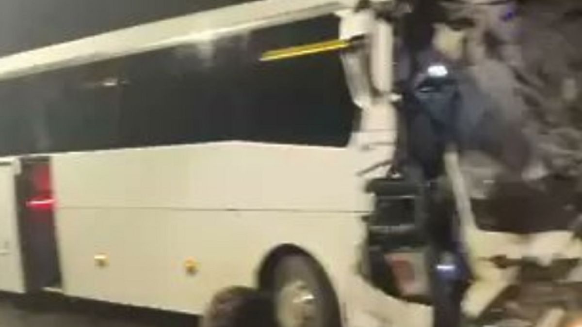 Zdjęcie okładkowe artykułu: Twitter / Zderzenie autobusów w Gruzji
