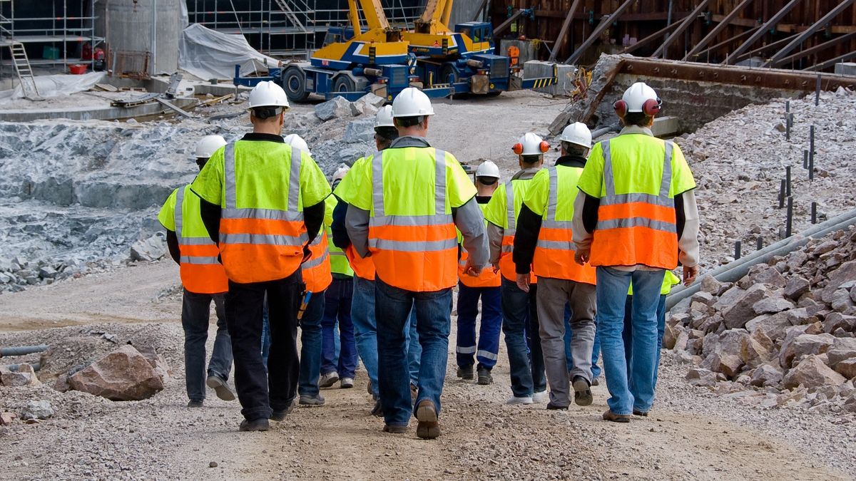 Budowa; blok; bloki; mieszkania; budownictwo; mieszkanie; robotnicy; budowlańcy; budowlanka; budynek