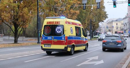 Chciał tylko sprawdzić, co to jest. Z poważnymi obrażeniami trafił do szpitala w Lublinie