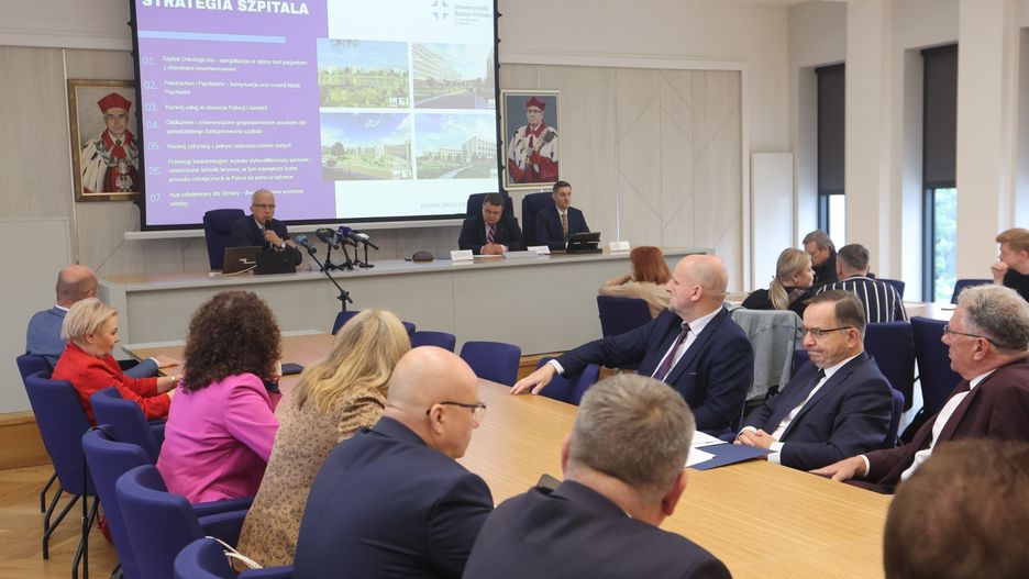 Władze Uniwersyteckiego Szpitala Klinicznego im. Fryderyka Chopina w Rzeszowie i Uniwersytetu Rzeszowskiego spotkały się w obecności dziennikarzy, z regionalnymi politykami.