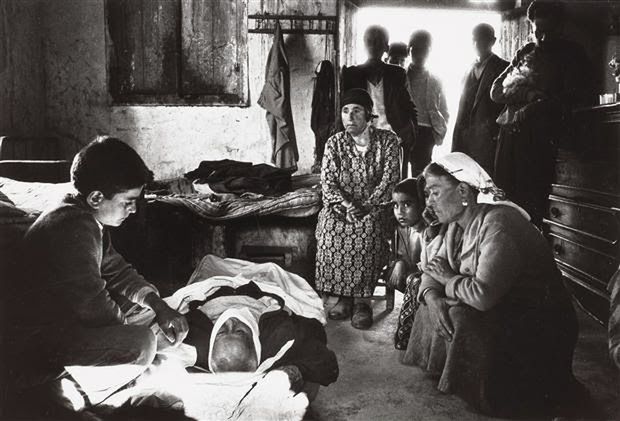 Rozpacz, którą Don McCullin uchwycił, zachowując się po ludzku 4