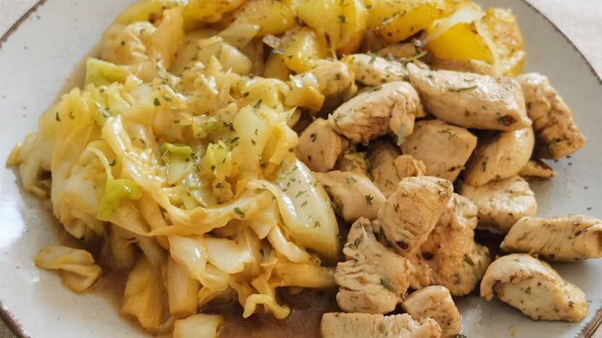 Kurczak w delikatnym sosie z warzywami