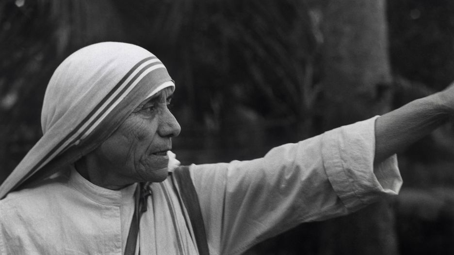 MUTTER TERESA (Geboren als am 27. August 1910 in Skopje; Starb am 5...MUTTER TERESA (Geboren als am 27. August 1910 in Skopje; Starb am 5. September 1997 in Kalkutta, Indien), r�misch-katholische Ordensfrau albanischer Herkunft, Gr�nderin des Ordens Missionarinnen der N�chstenliebe, erhielt 1979 den Friedensnobelpreis. Am 19. Oktober 2003 wurde sie von Papst Johannes Paul II selig gesprochen. Photo: Mother Teresa (1989)
MOTHER TERESA (born as Agnes Gonxha Bojaxhiu 26 August 1910; died 5 September 1997), was a Roman Catholic nun who founded the Missionaries of Charity and won the Nobel Peace Prize in 1979 for her humanitarian work. For over forty years she ministered to the poor, sick, orphaned, and dying in Kolkata (Calcutta), India. Dostawca: PAP/DPAdpa80er, Albanerin, Albanian, benefactrix, Celebrities, eighties, Friedensnobelpreis 1979, head shot, MOTHER TERESA, Nobel Prize for Peace, Nonne, nun, Ordensfrau, Personalities, portrait, religi�s, religious, Roman Catholic, r�misch-katholisch, Wohlt�terin, matka teresa z kalkuty, Matka Teresa, KanonizowaniJPII, rocznicenoblisci.
