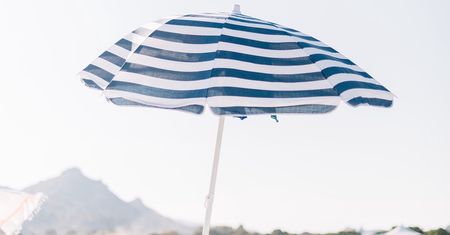 Tragiczny wypadek na plaży w USA. Parasol zabił kobietę