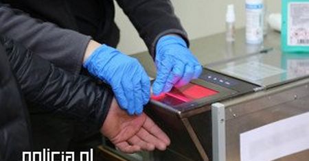 Zduńska Wola. Chytry 70-latek przywłaszczył sobie ponad 18 tys. złotych