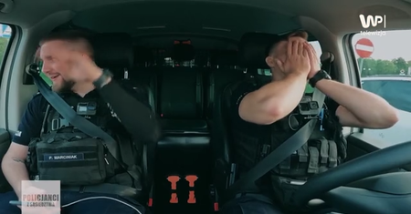 Nie mogli przymknąć oczu. Policjant aż złapał się za głowę