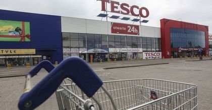W Tesco kryzys, a jeden z dyrektorów wydał na taksówki fortunę