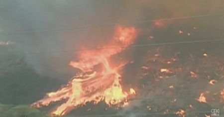 Niezwykłe nagranie "ognistego tornada" w Kalifornii