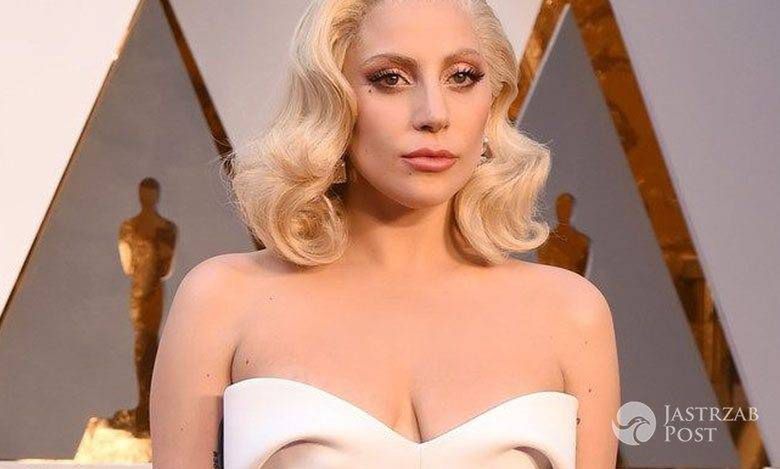 Lady Gaga na ceremonię rozdania Oscarów powróciła do blondu. A jej kreacja to mistrzowskie dwa w jednym