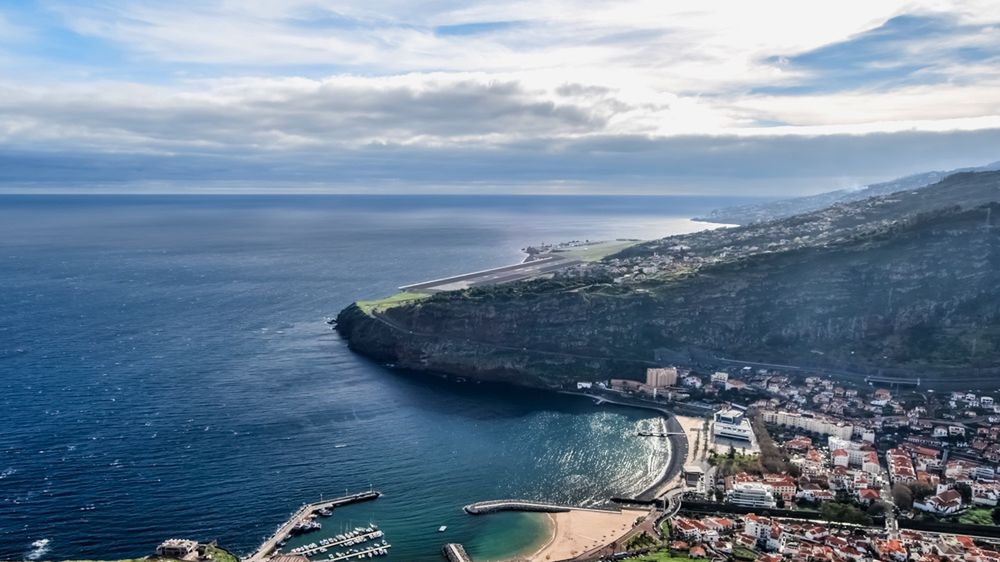 Przez wichury tylko od soboty odwołano 33 loty z Madery