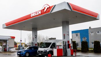 Ile zarabia się na stacji paliw? Oto kwoty "na rękę" na Orlenie