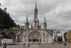 Źródło objawień w Lourdes. Baseny nieczynne z powodu koronawirusa