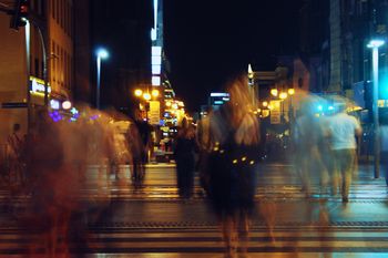 Białystok: Rondo Unii Europejskiej to  newralgiczne skrzyżowanie na os. Przydworcowym. Piesi mają trudności z jego pokonaniem