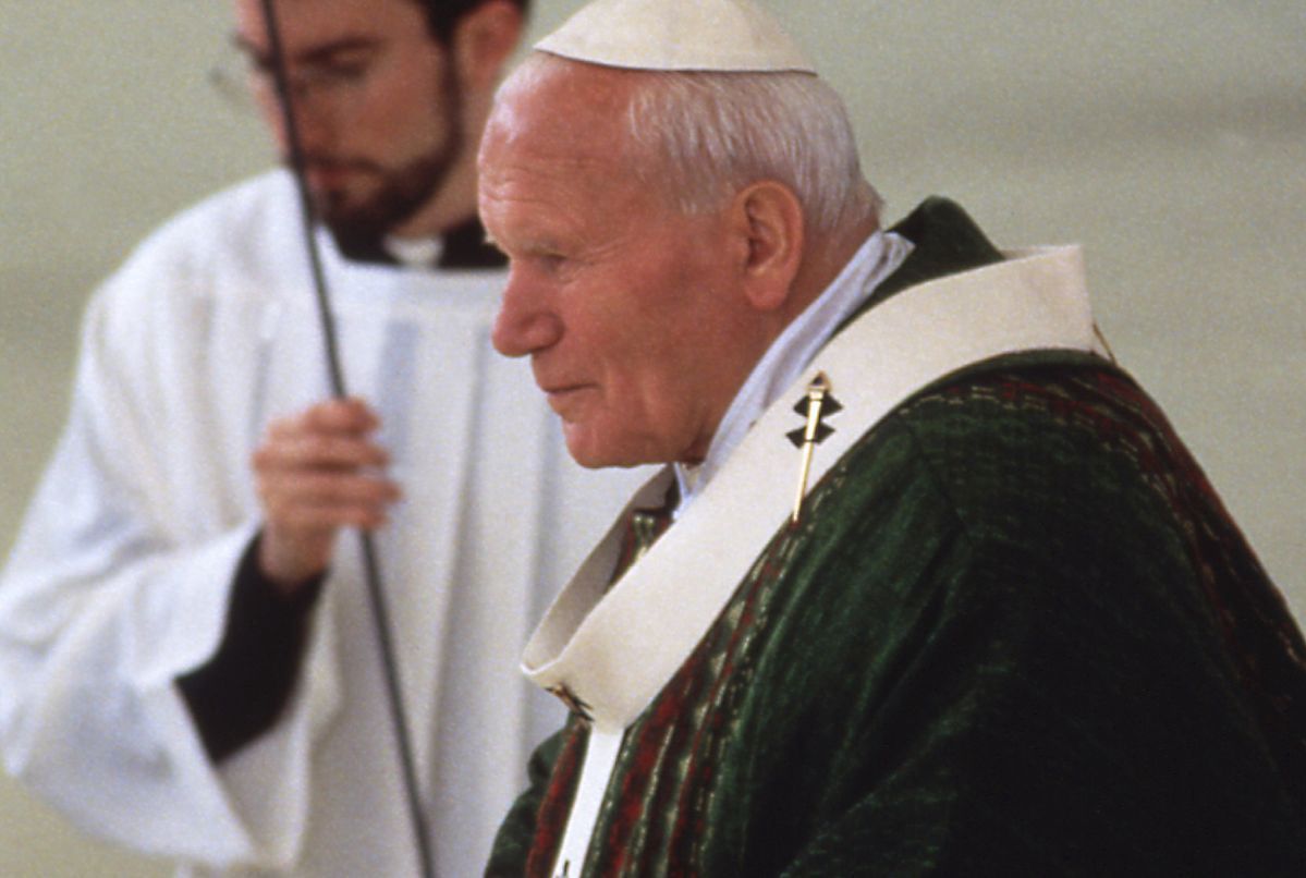 Gwiazdy papieskiego koncertu milczą lub bronią Jana Pawła II