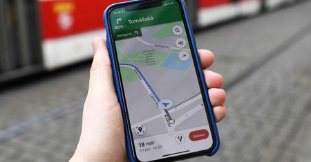 Mapy Google straszą. Kierowcy skarżą się na dziwny głos w aplikacji