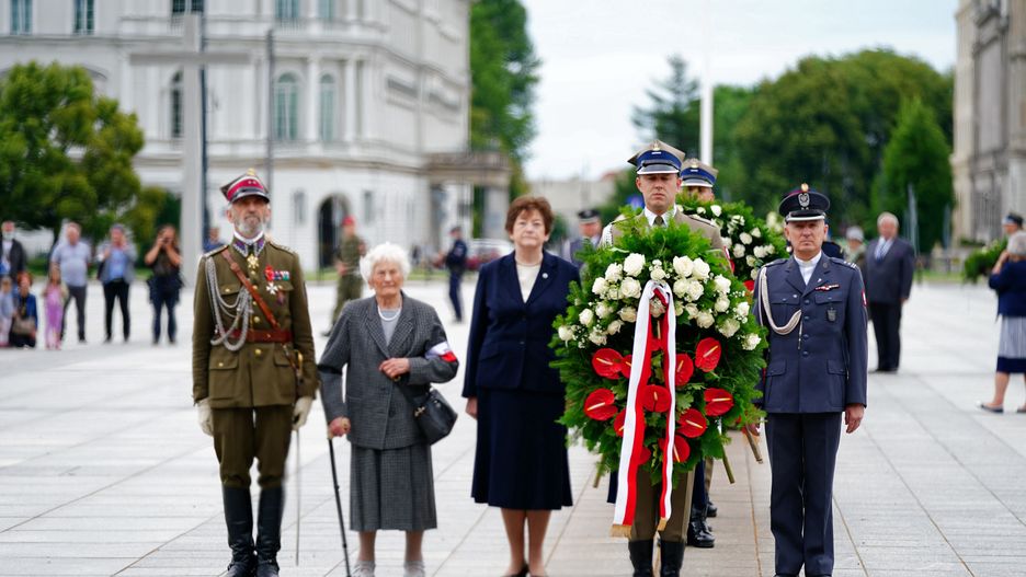 Warszawa. Obchody 77 rocznicy ludobójstwa na Wołyniu przy Grobie Nieznanego Żołnierza