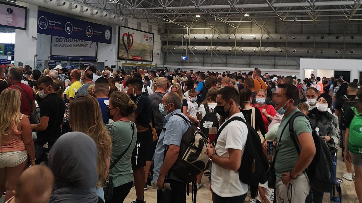 Lotnisko w Antalyi w Turcji.