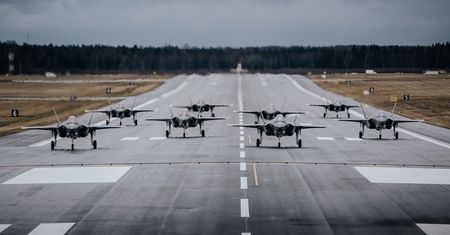 Flota F-35A na lotnisku w Ämari. Stacjonują tuż pod nosem Rosji