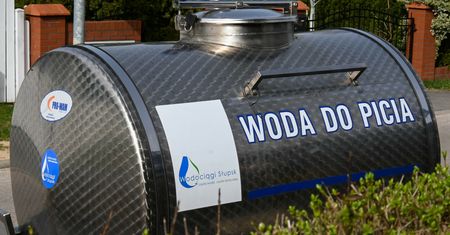 Kolejny dzień chaosu na Mazurach. Wojsko łagodzi skutki kryzysu