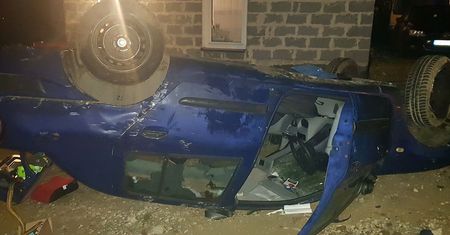 Małopolskie. Pijany ojciec rozbił auto. W środku 3 dzieci