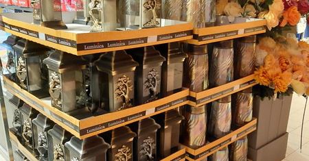 Znicze w lecie. Polo Market nie czekał. Oferta zaskoczyła klientów