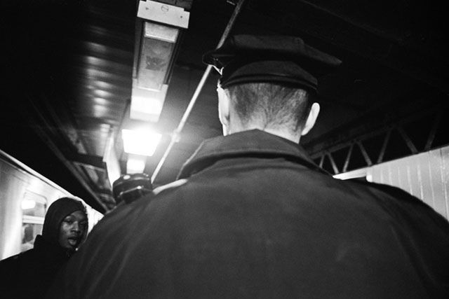 Andre D. Wagner - współczesna fotografia uliczna z Brooklynu na negatywie 9