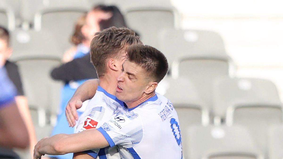 Getty Images / Alexander Hassenstein / Na zdjęciu: Krzysztof Piątek (z prawej) cieszy się z gola
