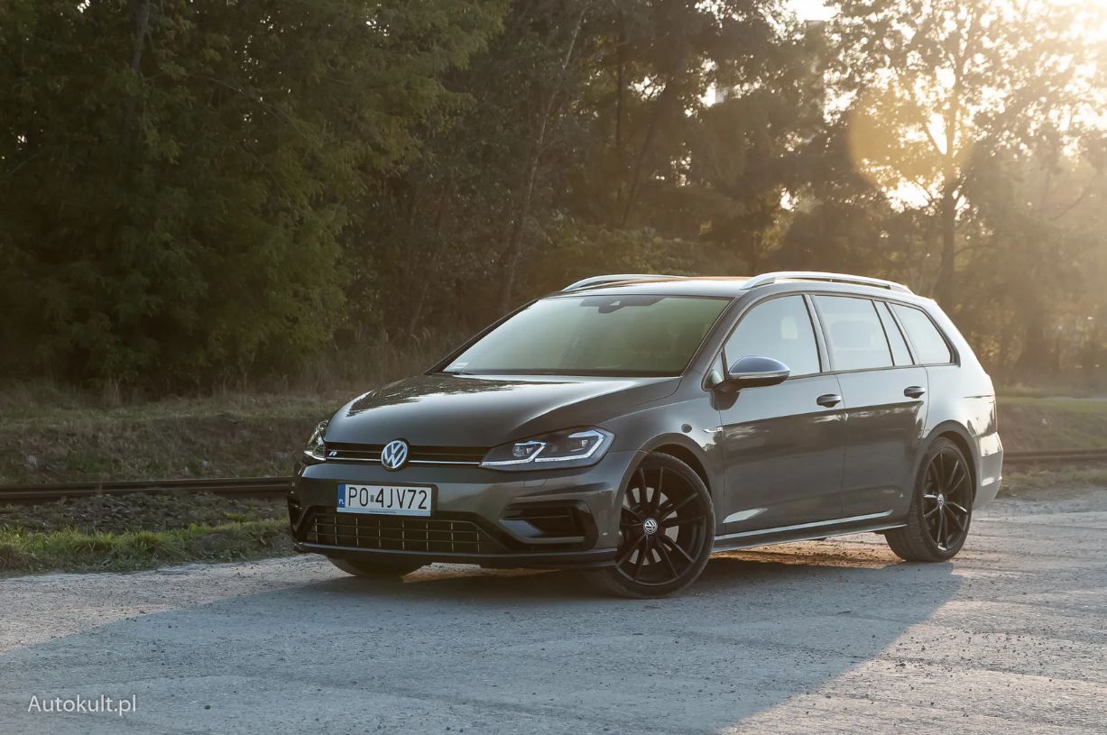 Volkswagen Golf VII R Variant