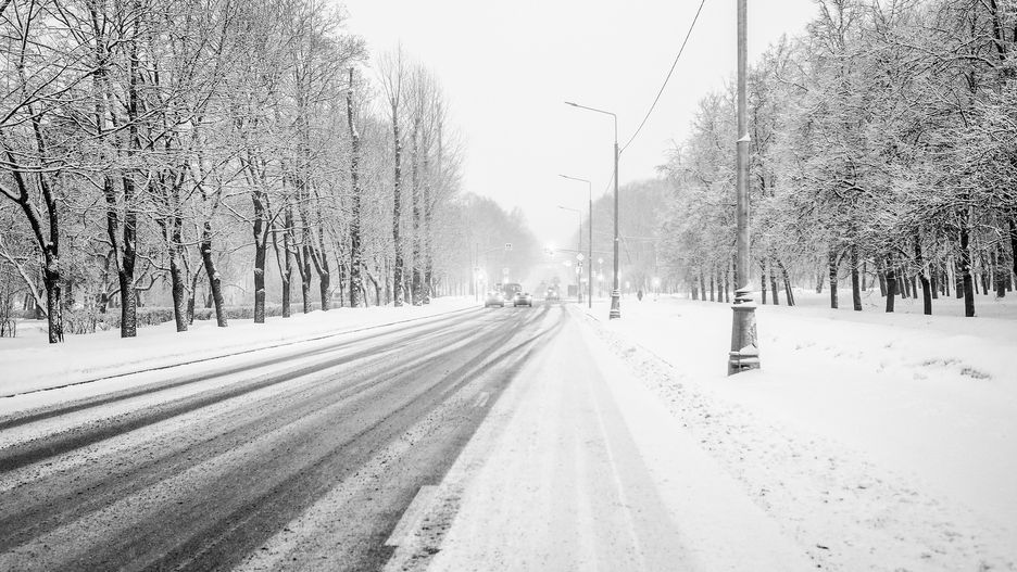 Kierowcy muszą uważać na śliskie drogi