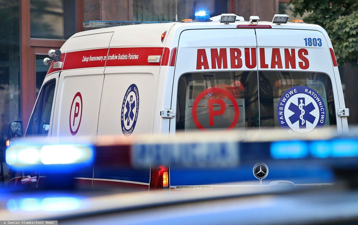 Ambulans, radiowóz policyjny