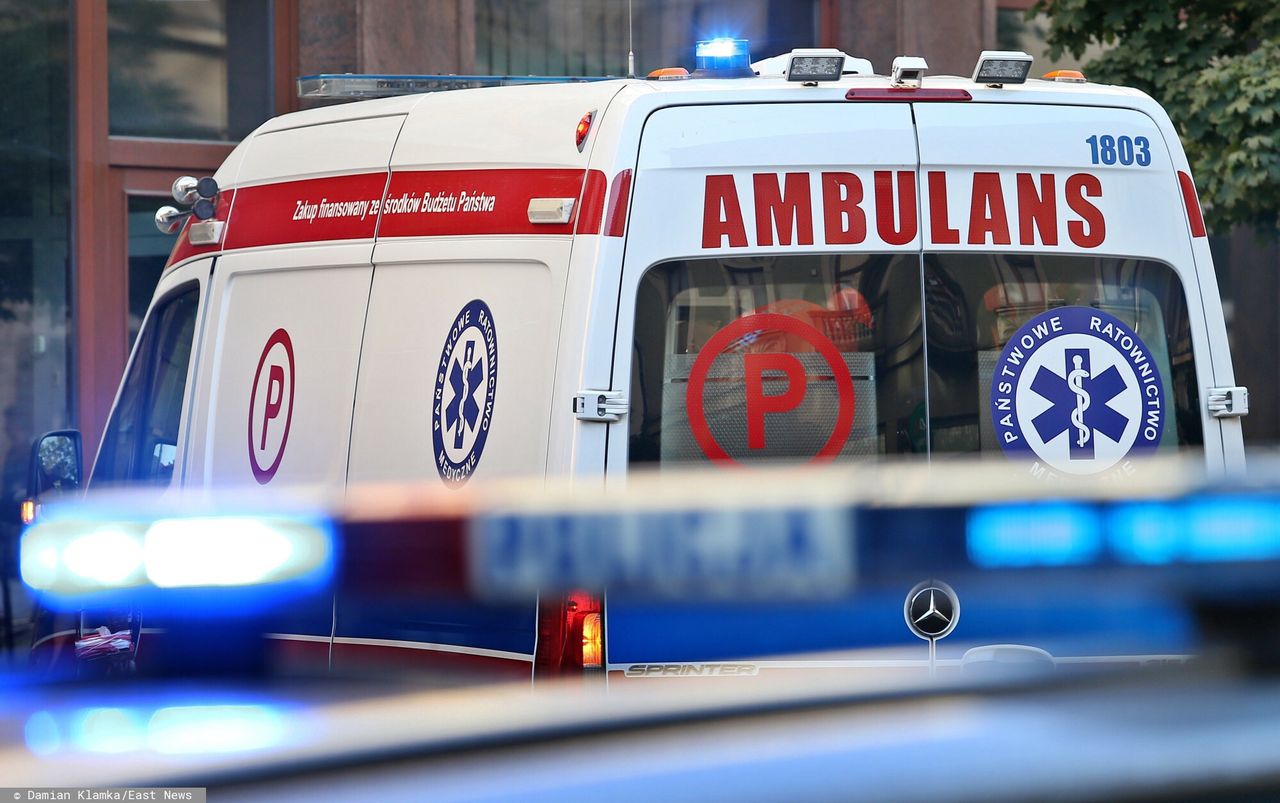 Ambulans, radiowóz policyjny