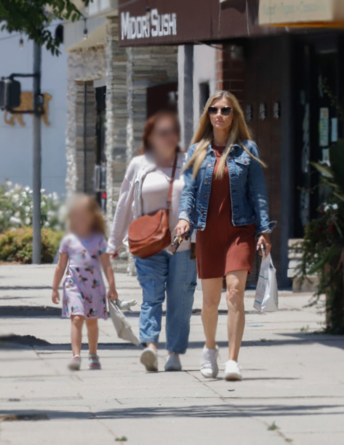 EXCLUSIVE: Joanna Krupa is seen stepping out for lunch with her mother Wendy and daughter Asha in Los Angeles.
EXCLUSIVE: Joanna Krupa is seen stepping out for lunch with her mother Wendy and daughter Asha in Los Angeles.
13 Jun 2024,Image: 881492874, License: Rights-managed, Restrictions: World Rights, Model Release: no, Pictured: Joanna Krupa, Credit line: MEGA / The Mega Agency / Forum
MEGA / The Mega Agency / Forum
mother Wendy, Los Angeles, sushi, lunch, daughter Asha, Joanna Krupa, Sketchers, Louie Vuitton, Iphone