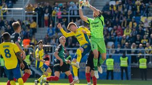 Arka Gdynia sprowadziła nowego napastnika. Szymon Sobczak ma już konkurenta do miejsca w ataku