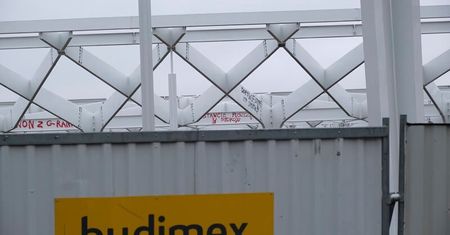 „Won z granicy”, „odpowiecie za śmierć”. Akt dewastacji na budowie dworca metropolitalnego