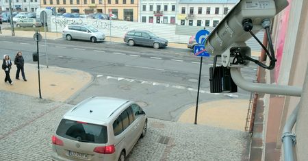 Mandat do 500 złotych i 8 punktów karnych. Kamery skanują tablice rejestracyjne i wysyłają do Straży Miejskiej