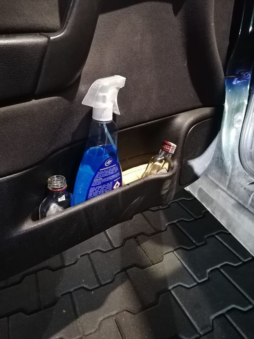 Zdjęcia z zatrzymania mężczyzny pod wpływem alkoholu
