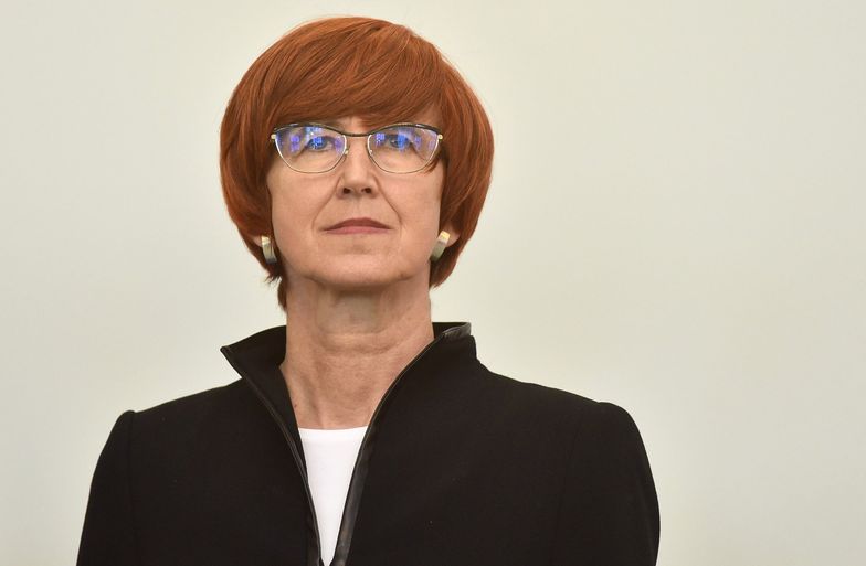 Elżbieta Rafalska: zastanawiamy się nad oskładkowaniem umów o dzieło