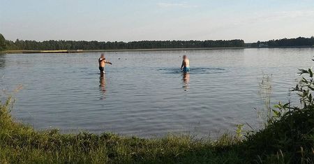 21-latek wszedł do wody i zaginął. Na plaży zostały jego rzeczy