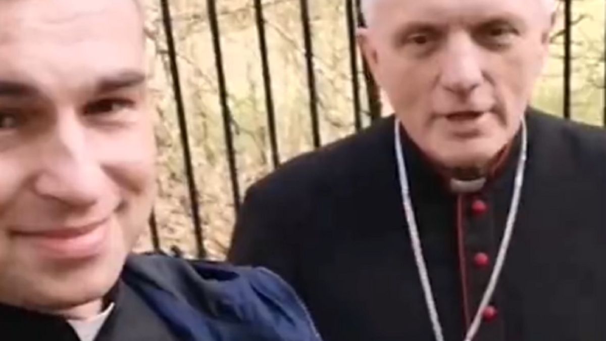 Ksiądz proboszcz chwycił za piłkę w konkretnej intencji