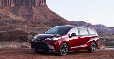 Nowa Toyota Sienna jest żywym dowodem na to, że minivany jeszcze nie umarły
